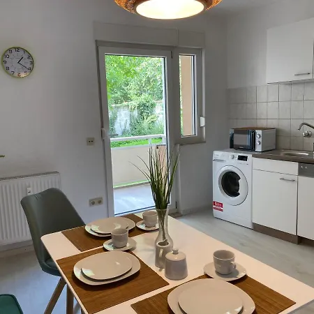 Gruene Oase Neben Hbf, 10 Min Von Duesseldorf Hbf Apartment Duisburg